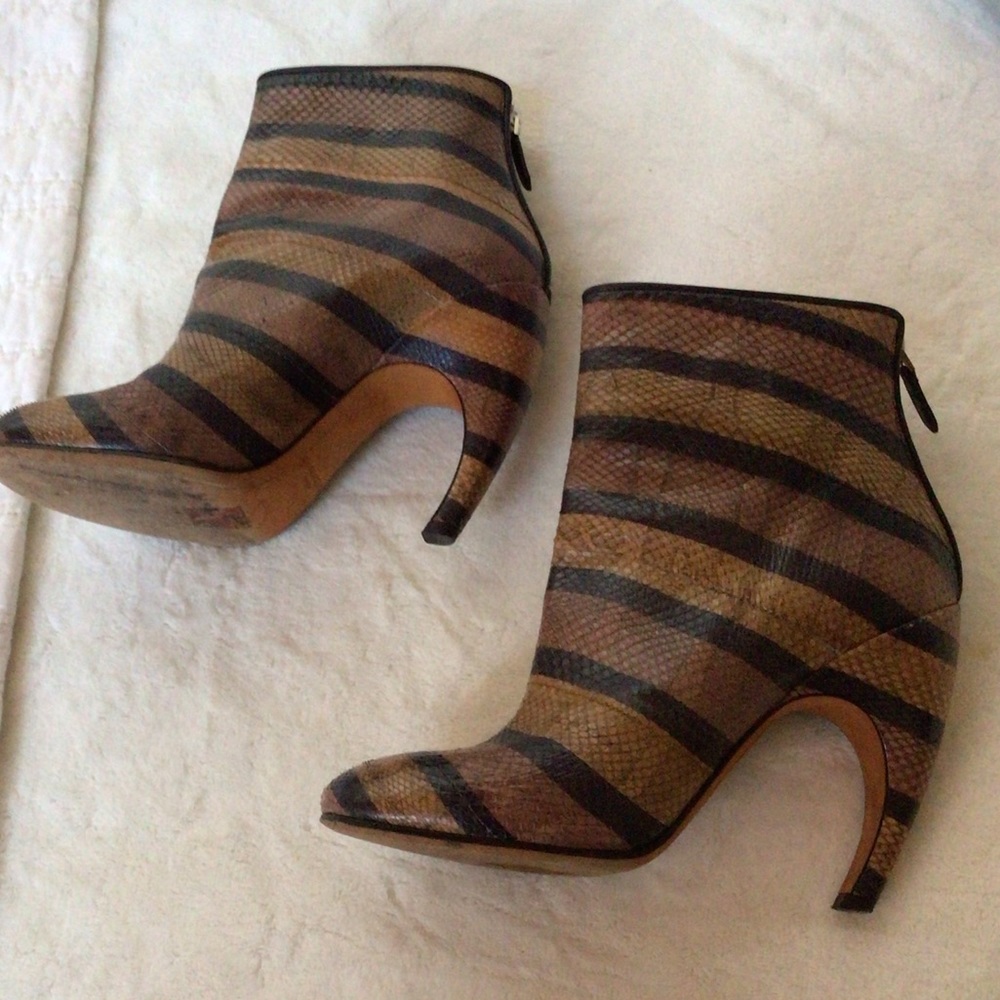 Givenchy Patch.Ayer’s boot, 38.5 - Picture 4 of 16